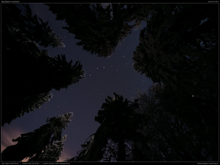 Der Groe Wagen ber einem Wald