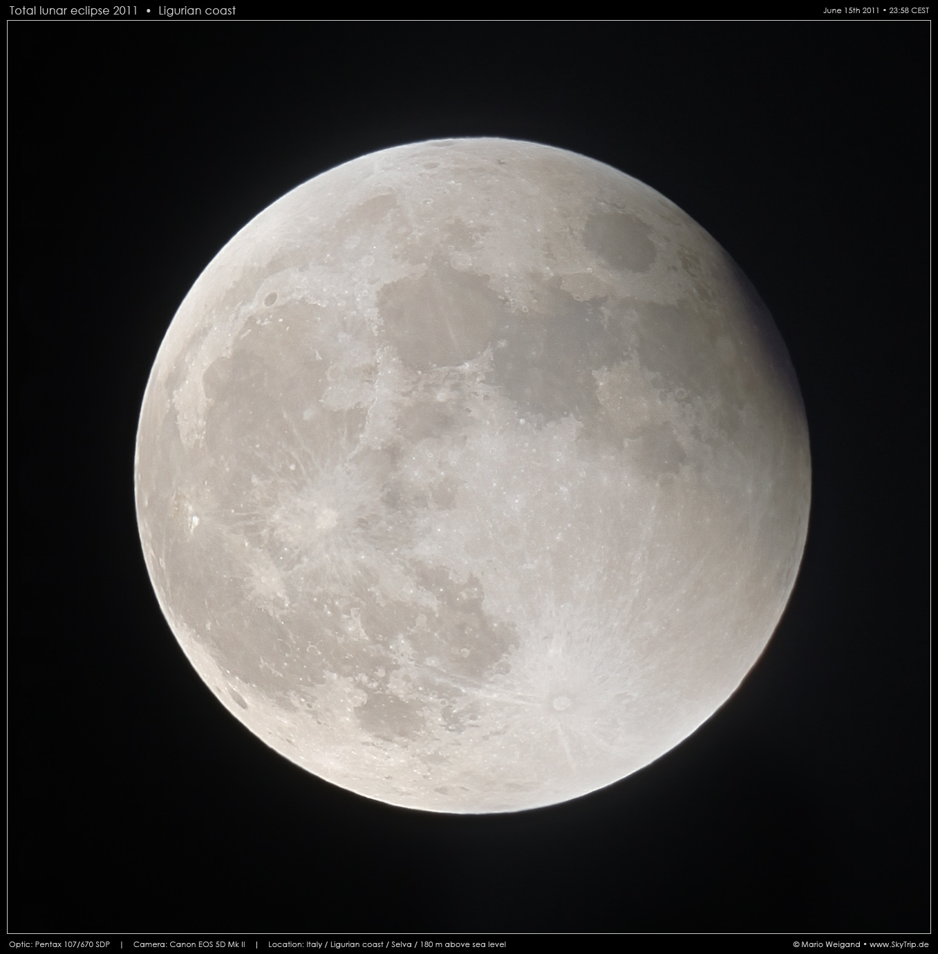 Foto der totalen Mondfinsternis am 15. Juni 2011
