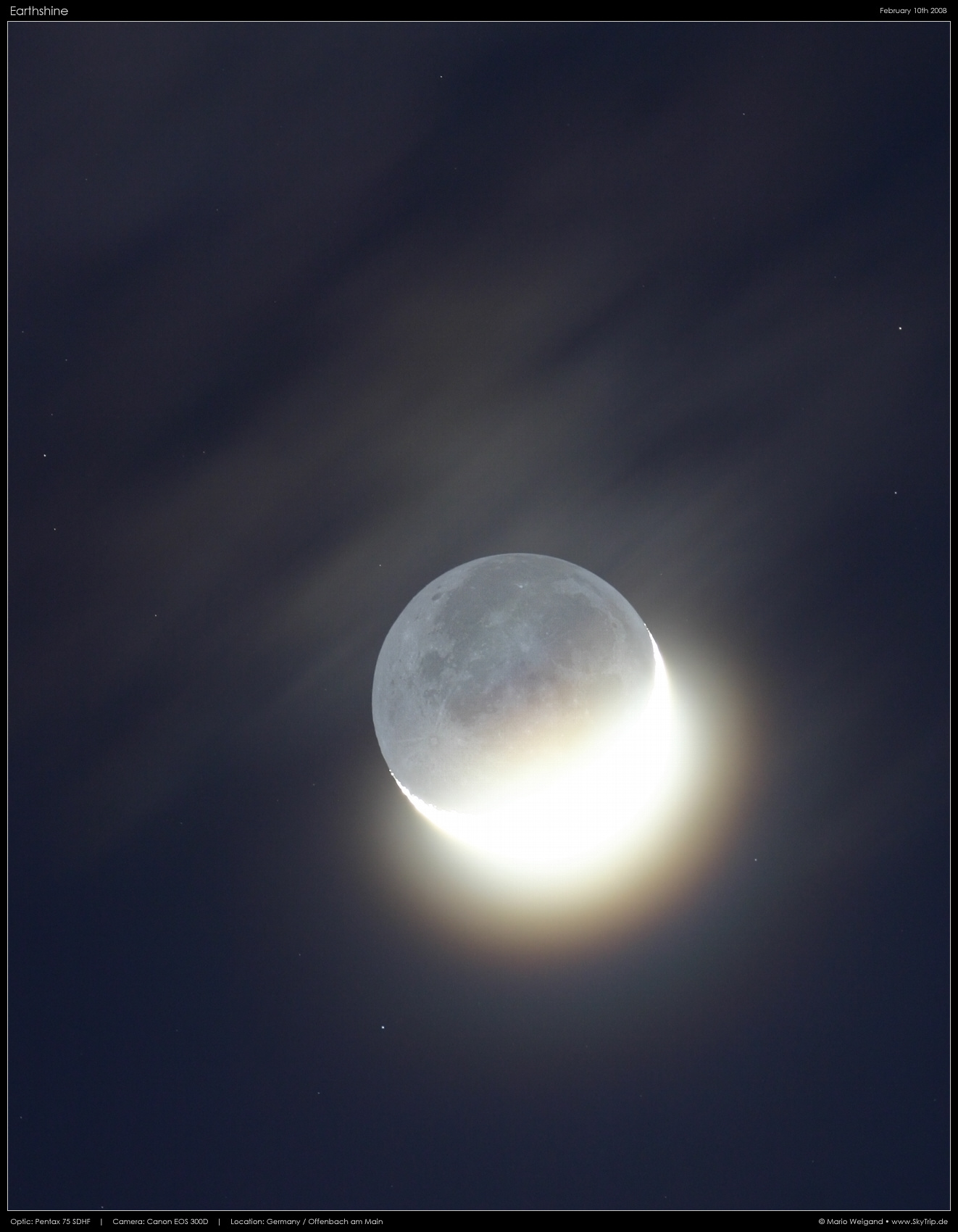 Mond mit Erdschein und Kranz