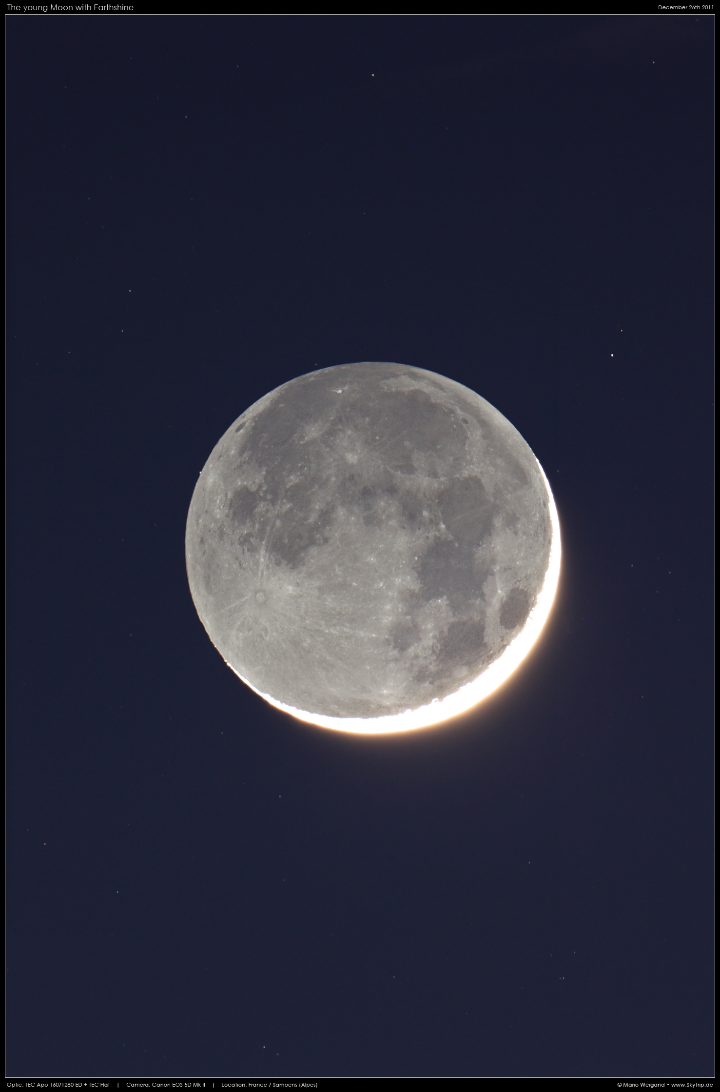 Mond mit Erdschein