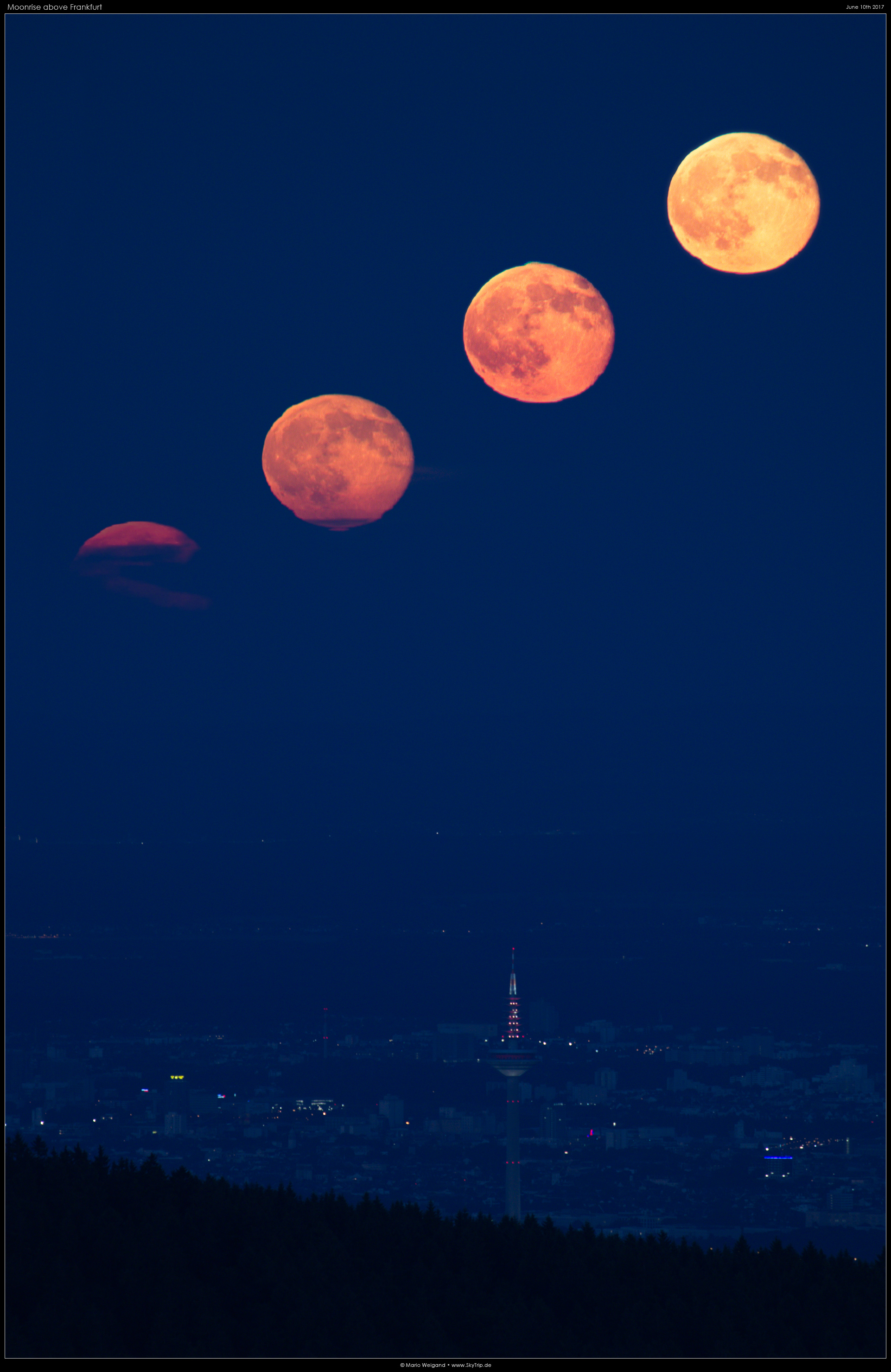 Mondaufgang ber der Frankfurter Skyline