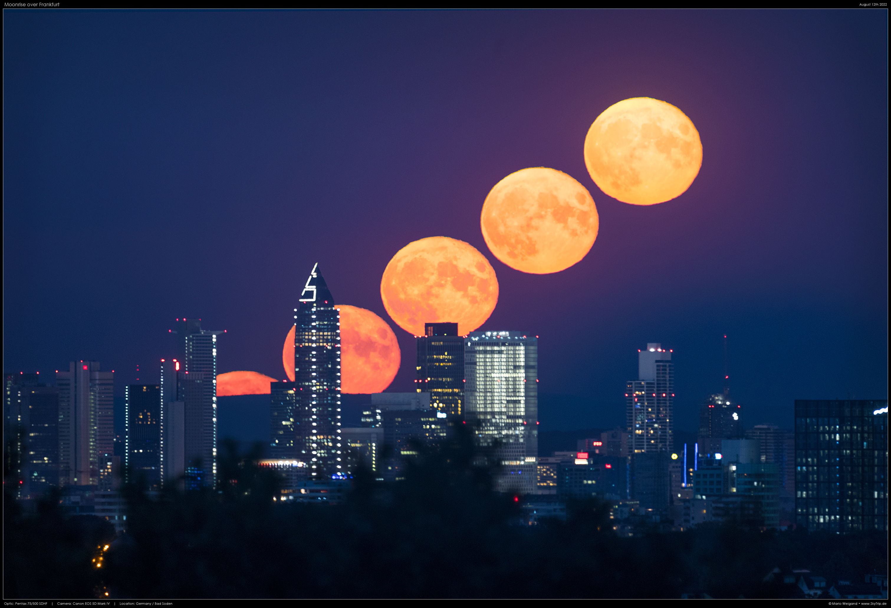 Vollmond-Aufgang mit Skyline