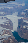 Gletscher mündet in einen Fjord.