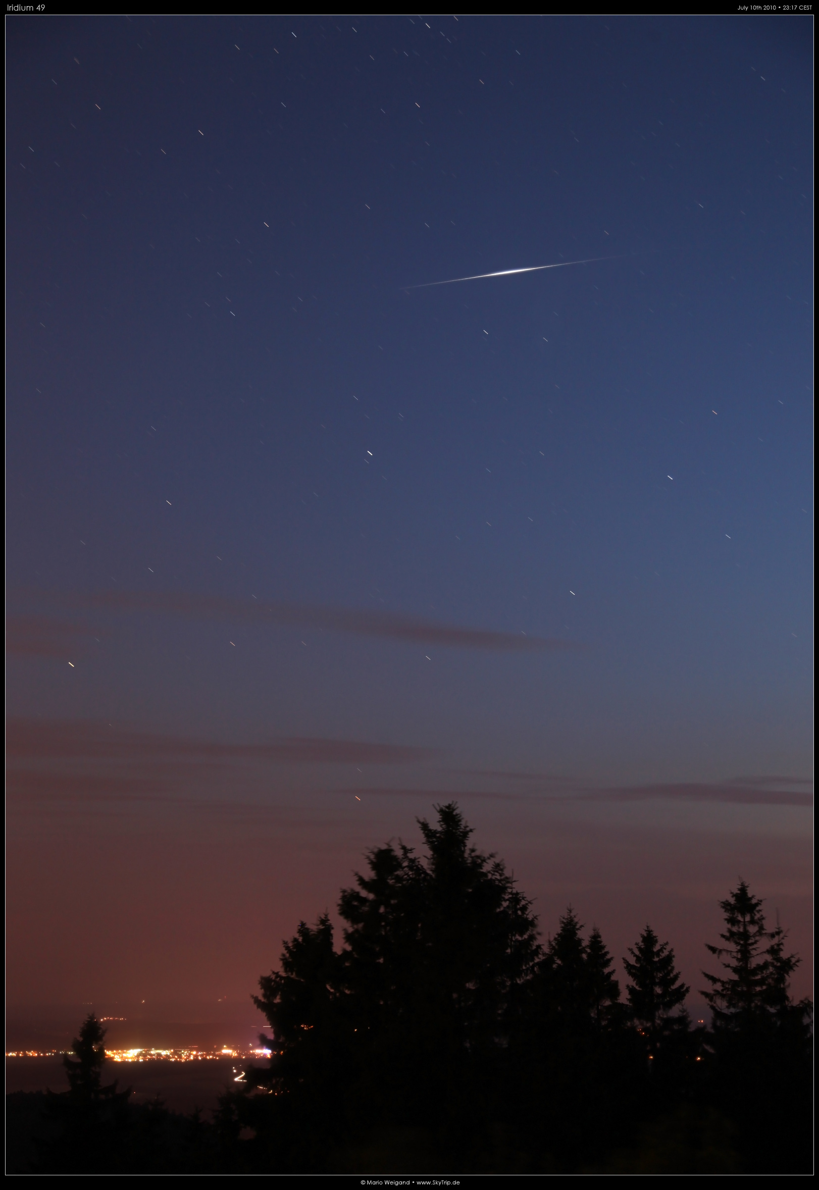 Iridium 49 mit Flare in der Abenddmmerung