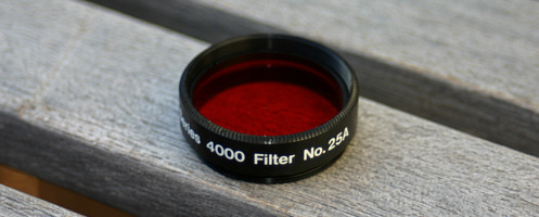 Der 1,25 Zoll Wratten 25A von Meade.