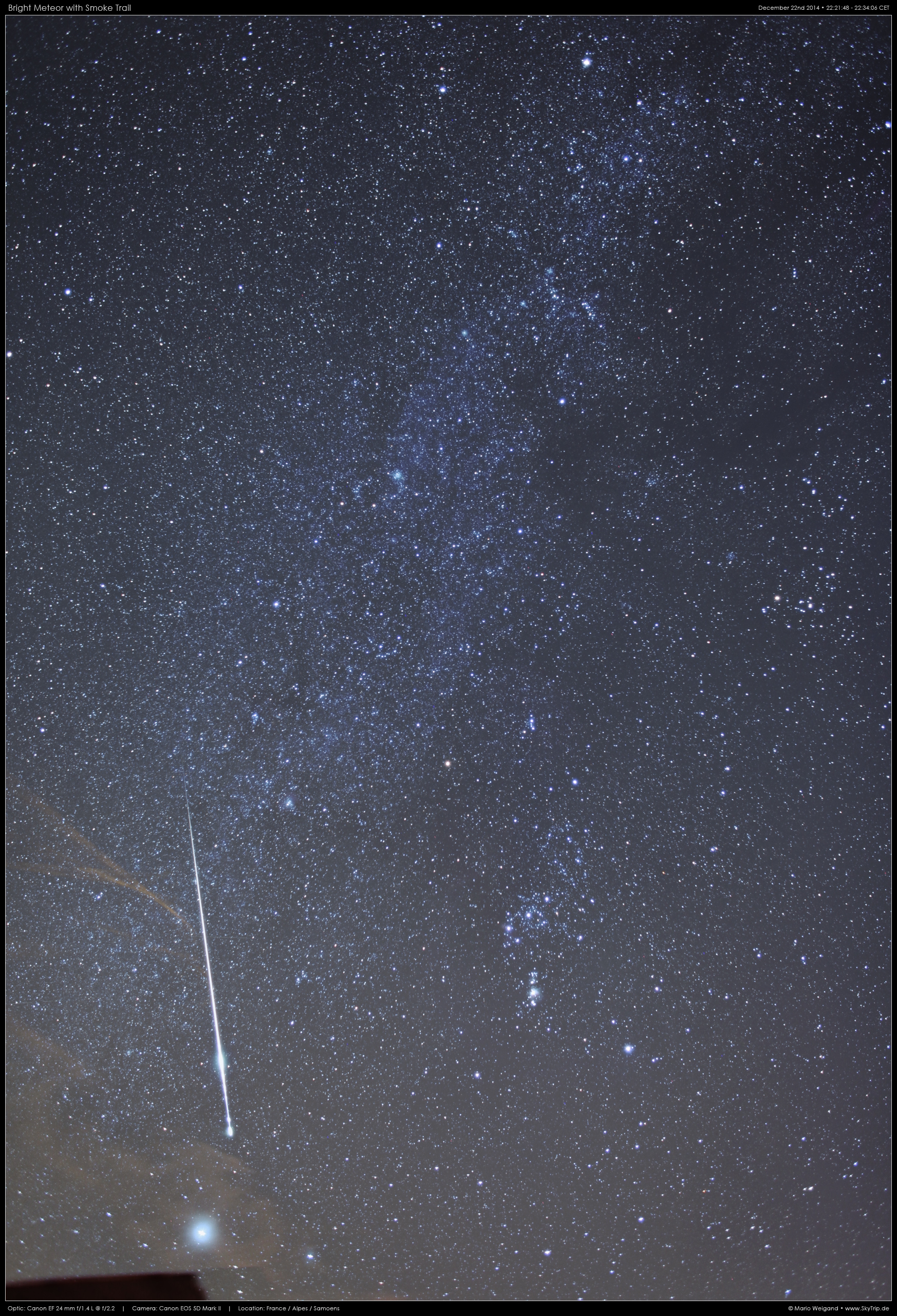 Heller Meteor mit Rauchspur