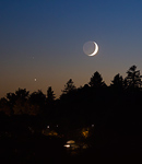 Mond und Venus am Abendhimmel
