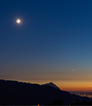 Mond, Venus und Spica am Abendhimmel