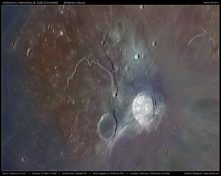 Mondfoto: Aristarchus & Vallis Schroeteri mit verstärkten Farben