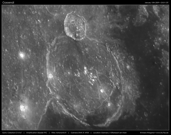 Mondfoto: Krater Gassendi bei Vollmond