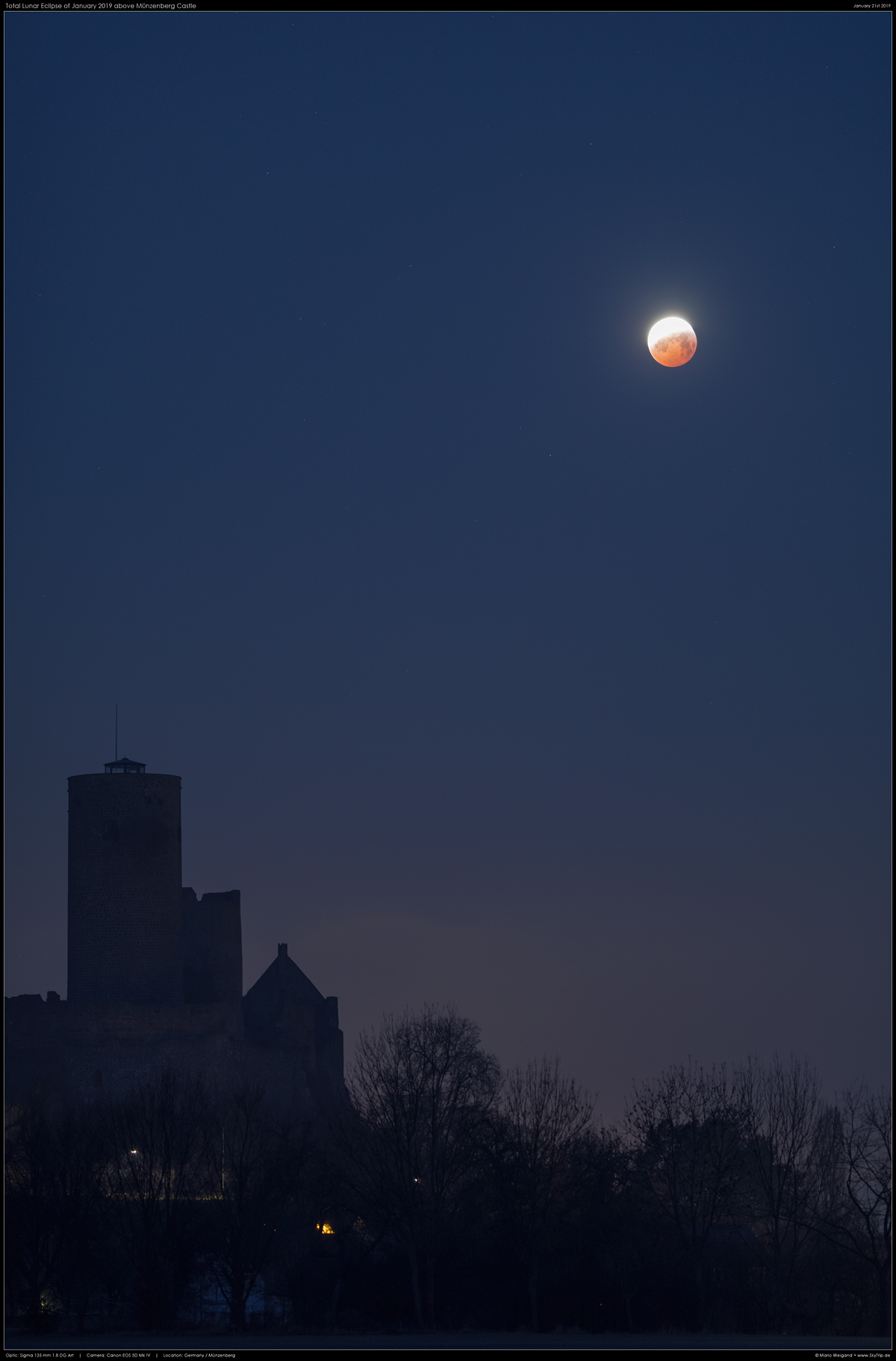 Totale Mondfinsternis ber Burg Mnzenberg II