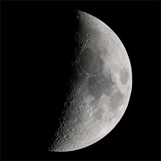 Mond im ersten Viertel